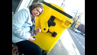 বিমোহিত এবং মোরগ উপর একটি সিলিকন মহিলার হট ভিডিও সেক্স ভিডিও টানা.