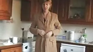 মেয়েটি আমেরিকান সেক্স ভিডিও তার সাথে সেক্স করতে আপত্তি করে না