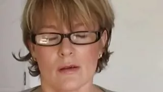 মহিলার প্রলুব্ধ তরুণ ভিডিও কল সেক্স প্রতিবেশী জন্য লিঙ্গ.