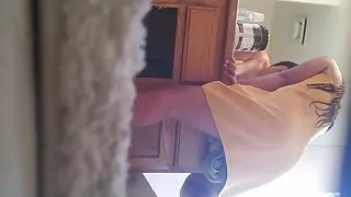 তারা বিছানায় পভার সেকস বিডিও একটি নকল যৌনদণ্ড গ্রহণ.